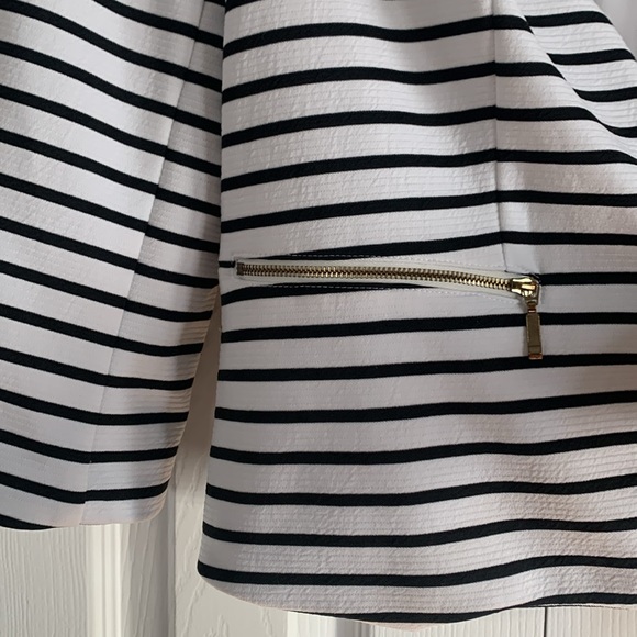 Lightly worn white and black stripe blazer. Size L - Picture 2 of 5
